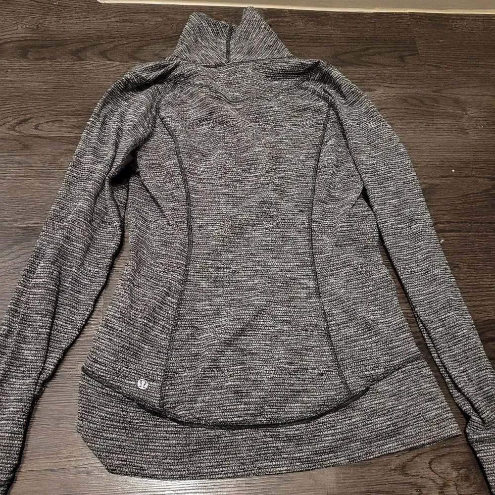 Lululemon Athletica Black and White Knit Quarter Zip Pullover 8 Activewear